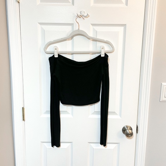 BOOHOO Women's Off Shoulder Long Sleeve Crop Top - Picture 3 of 4